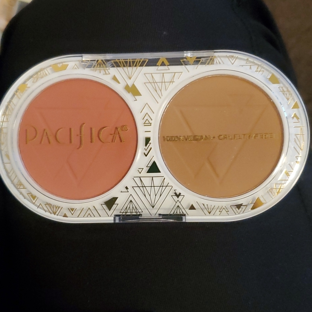 NIB Beauty Bundle - Picture 4 of 4